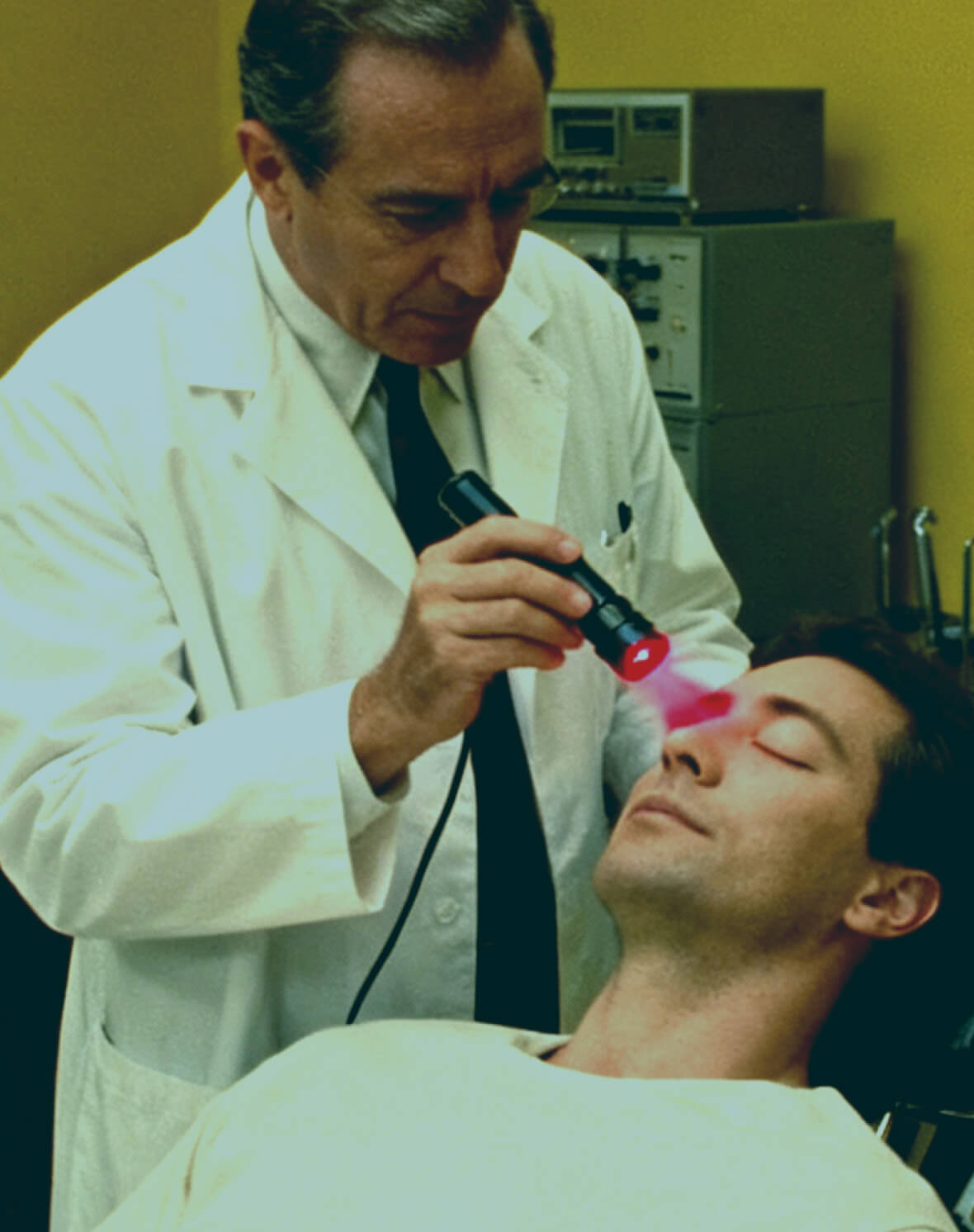 眼健康领域的早期探索与首次应用